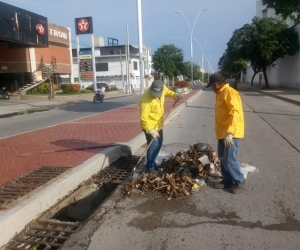 Limpieza en la Avenida del Ferrocarril