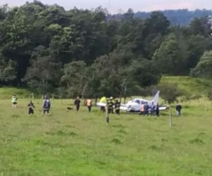Aterrizaje de avioneta al norte de Bogotá.