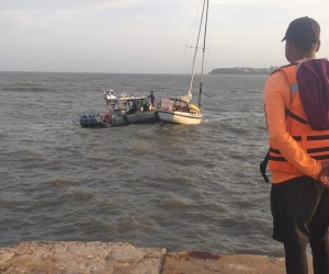  Velero en emergencia en Puerto Colombia.