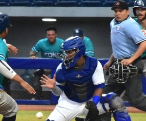 Caimanes pasó la 'escoba' ante Leones. 