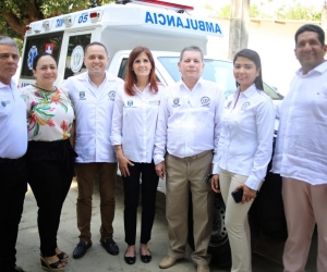 Entrega de ambulancias en el Magdalena