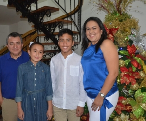 Omar García, su esposa, Maciel López Rosado y sus hijos Juan Gabriel y María José 