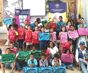 Algunos de los niños beneficiados por Unimagdalena.