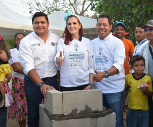La Gobernadora, el Alcalde y el Gerente de Proyectos del departamento realizaron el acto simbólico. 