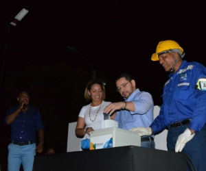 La presentación de las nuevas luminarias estuvo encabezada por el alcalde Rafael Martínez.