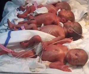 4 de los 7 bebés que tuvo una mujer en Irak por parto natural.
