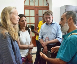La representante del PMA en Colombia, Deborah Hines; y el secretario de Educación Distrital, Roberto Munarriz. 
