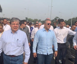 El presidente Iván Duque llegó hasta las bodegas de Tiendas, en compañía del presidente interino de Venezuela, Juan Guaidó.