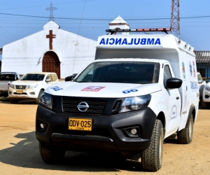  La ambulancia cuenta con características especiales que le permiten desplazarse con facilidad por terrenos difíciles.