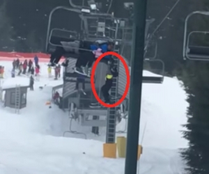 Niño colgando de teleférico cuando subía a una montaña