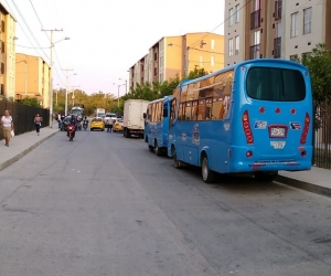 Buses se toman las calles del sector
