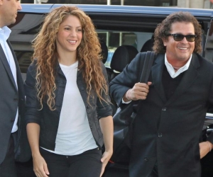 Shakira y Carlos Vives llegando al Tribunal español a defender la bicicleta