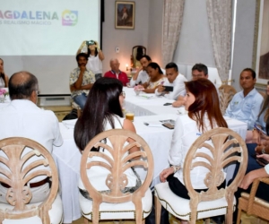 Reunión entre Gobernación, Directora del Fondo Nacional de Turismo y representantes del gremio hotelero.