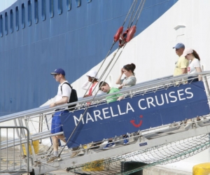 Llegada de turistas al Puerto de Santa Marta.