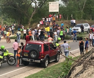 Bloque en Santa Rosa de Lima por falta de agua.