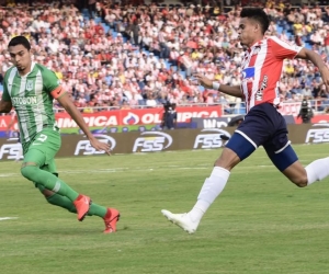 Luis Díaz en una jugada de ataque al inicio del partido.