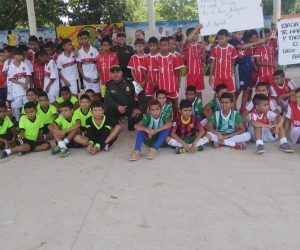 Participantes del campeonato de fútbol 'Juntos por la niñez'