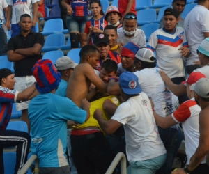 Disturbios en las tribunas, durante el partido.