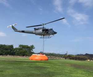 La Fuerza Aérea continúa las labores en el sector para podido controlar el incendio. 