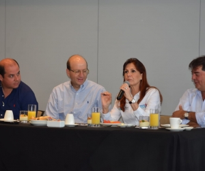 La gobernadora Rosa Cotes y el alcalde encargado de Santa Marta, Andrés Rugeles, presidieron una reunión  con empresarios.