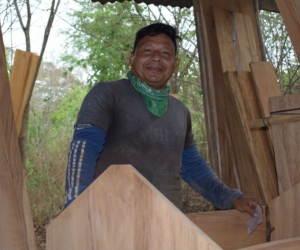 José Rafael Velázquez, lidera del taller de ebanistería. 