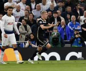 Donny Van Deek celebra su gol. 