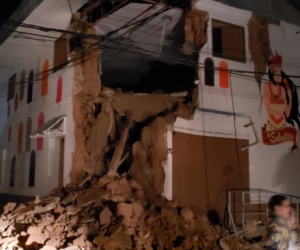 Imágenes de una vivienda destruida en Perú producto del terremoto de esta madrugada.