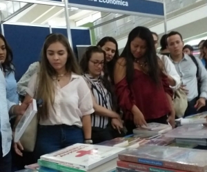 Más de 40.000 personas visitaron en seis días la Feria del Libro de Santa Marta.