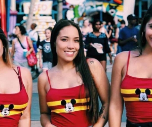 Luisa Fernanda W junto a Daniela y María Legarda