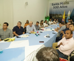 En la reunión también participaron los miembros del nuevo gabinete. 