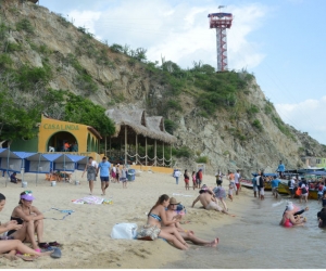 En Playa Blanca y El Rodadero realizaron jornadas de limpieza para recibir a los turistas.