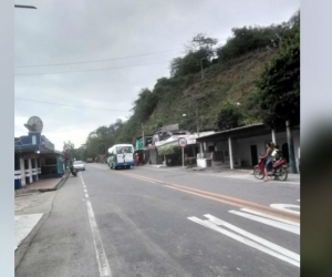 Así lucen los negocios en la Troncal del Caribe este martes. 