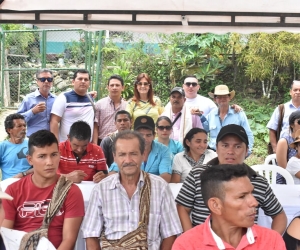 Los asistentes agradecieron el gesto de la Gobernadora.