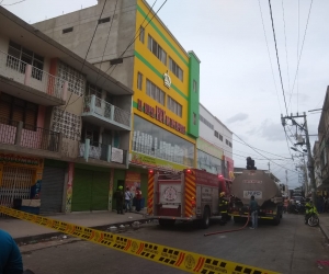 Cerca de las 4:00 p.m. se registró un voraz incendio en el local Súper Rey de los Remates.