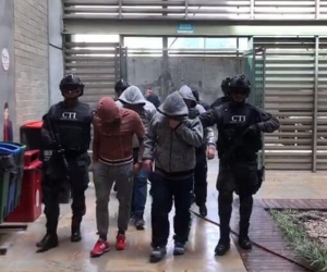 Policías capturados en Medellín