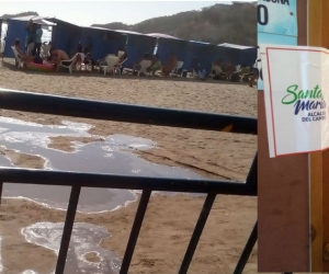 La suspensión de actividades en la batería de baños se debió a un vertimientos de aguas en la playa.