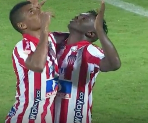 Edwuin Cetré celebrando el segundo gol de los 'tiburones' ante Atlético Bucaramanga.