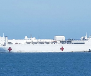 Buque Hospital USNS Comfort llegando a Santa Marta