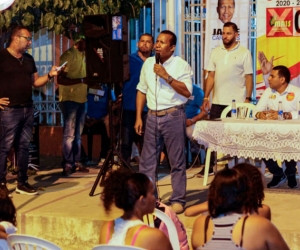 Jaime Cárdenas compartiendo con madres lideres.