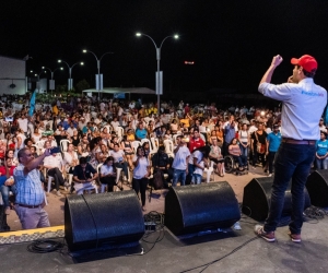 Luis Miguel Cotes en la masiva asistencia de miembros de la U para apoyarlo.