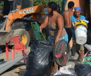 Desalojo de familias invasoras de predio en Bureche.