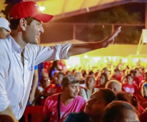 El Mello reunido con simpatizantes de su campaña en Fundación.