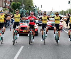 Primoz Roglic y su equipo, el Jumbo Visna.