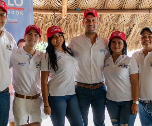 El Mello reunido con simpatizantes de su campaña.