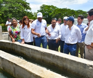 La entrega de la obra fue encabezada por la Gobernadora, el Ministro de Vivienda, Ciudad y Territorio, el gerente de Aguas del Magdalena y la alcaldesa. 