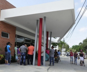  En el hospital de Puerto Colombia se confirmó la muerte del pasajero del bus.