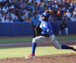 José Almarante, pitcher ganador.