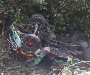 El bus rodó por un abismo a la altura del municipio de Sucre.