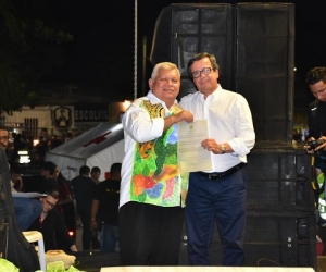 El superintendente de Notariado y Registro, Rubén Silva Gómez, y el alcalde de Ciénaga, Luis Alberto Tete Samper.