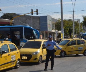 Los agentes de tránsito del Distrito se encargaron de regular la movilidad. 